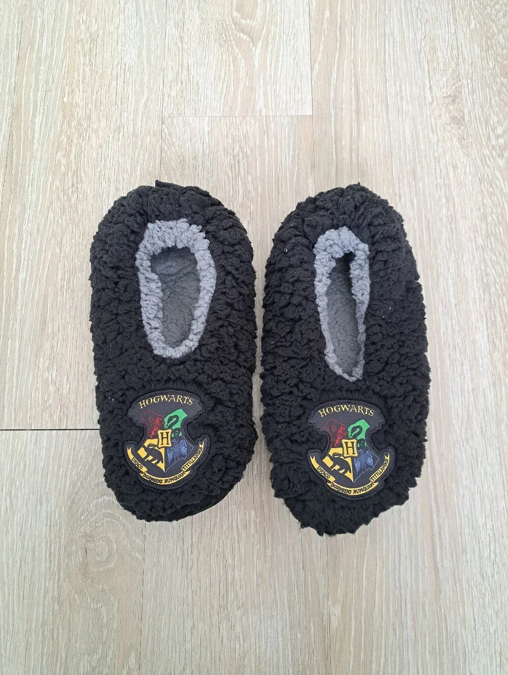 Hogwarts Black Sherpa Men's Slippers Sz 9 NWOT